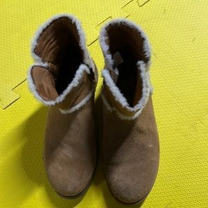 Excellent used condition size 1 Uggs